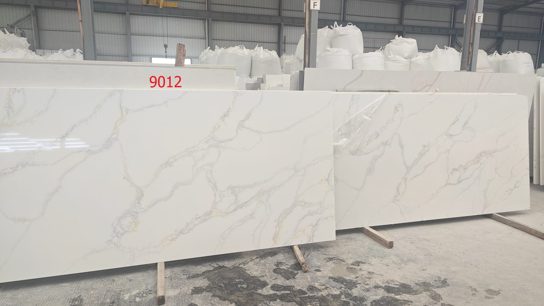 Slabs loaded in container with protective packing