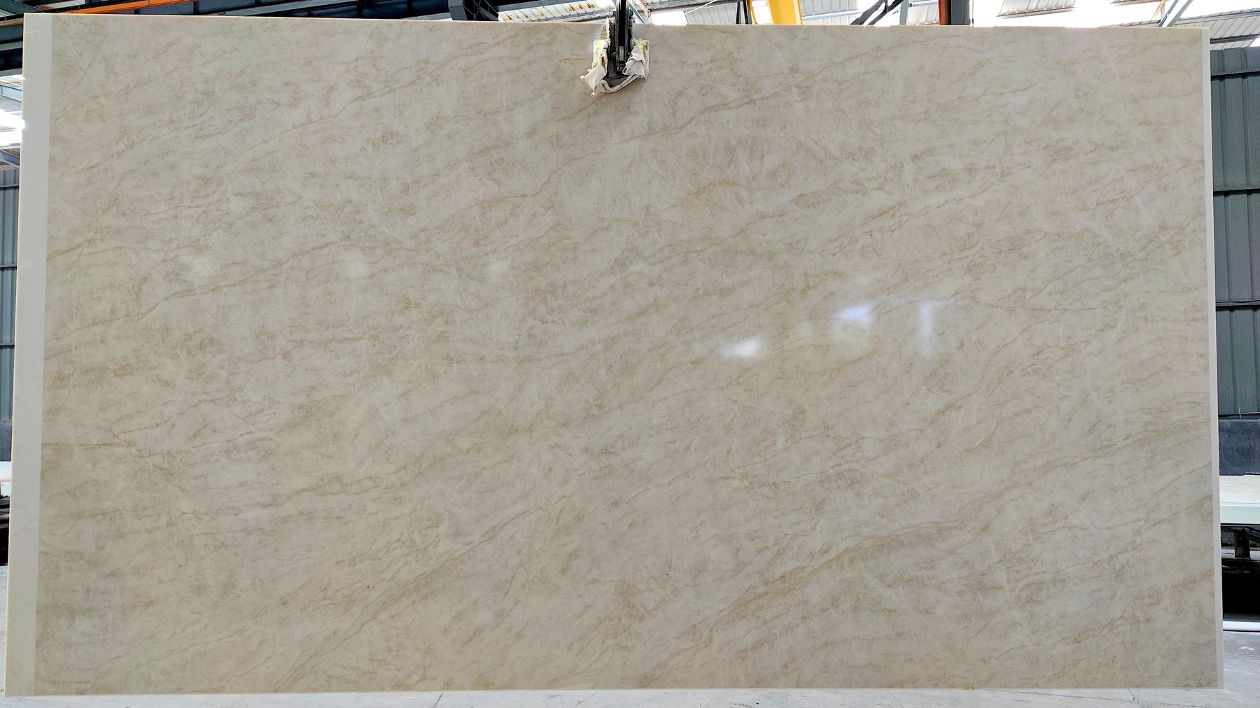 Close view of Taj Mahal quartzite slab surface